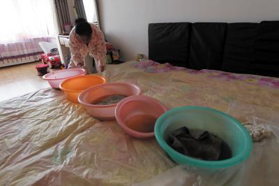 安溪楼上漏水，住户失联，小区没物管，业主维权难！律师来支招……